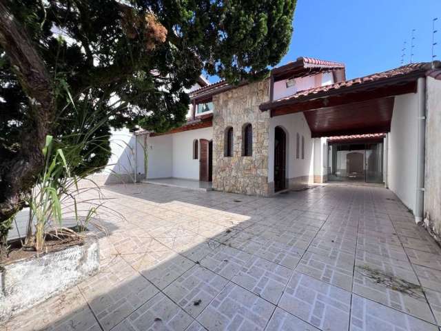 Casa com 4 dormitórios à venda, 260 m² por R$ 640.000,00 - Centro - Peruíbe/SP