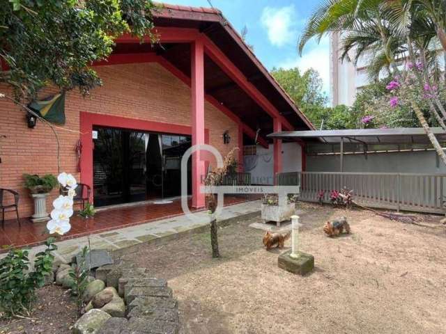 Casa com 4 dormitórios à venda, 272 m² por R$ 930.000,00 - Centro - Peruíbe/SP