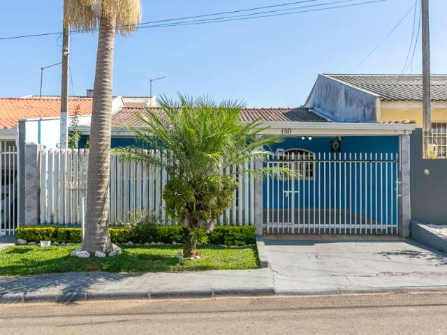 Casa térrea com edícula no bairro Ganchinho