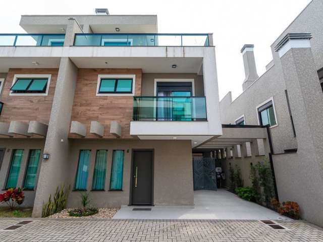 Sobrado triplex com terraço em condomínio finamente decorado no Jardim das Américas