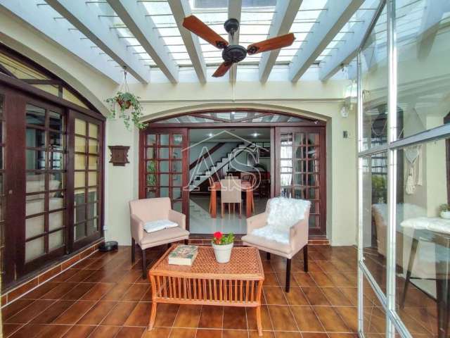 Casa com 4 quartos à venda na Rua Doutor Jorge Fayet, 330, Chácara das Pedras, Porto Alegre por R$ 1.290.000