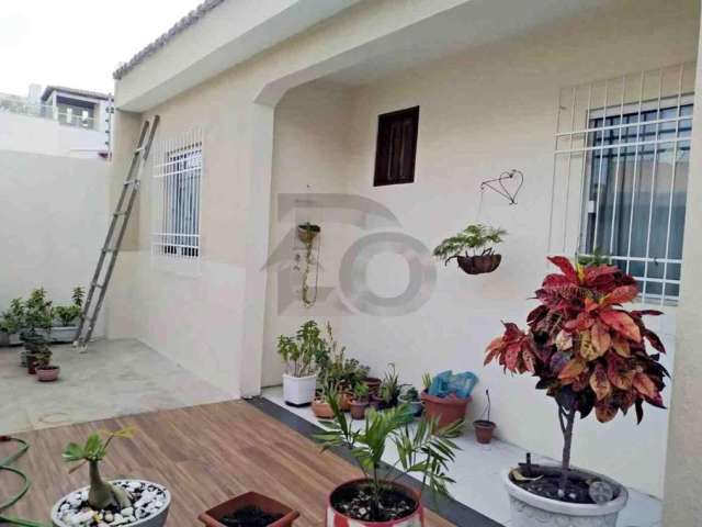 Casa Para Vender com 3 quartos, sendo 2 suítes no bairro Luzia em Aracaju