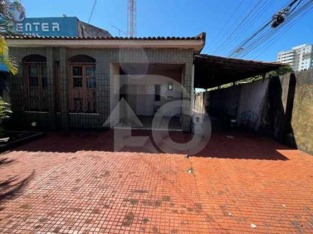 Casa Para Vender com 4 quartos 1 suíte no bairro Luzia em Aracaju