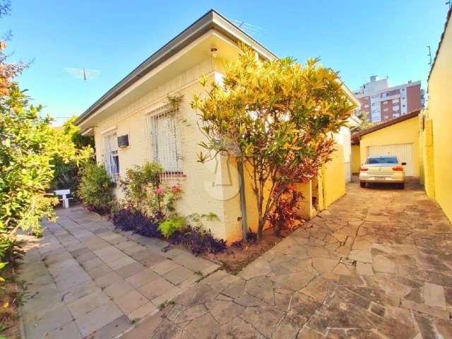 Casa com 3 quartos à venda no Centro, São Leopoldo  por R$ 800.000