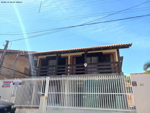 Casa para Venda em Balneário Piçarras, CENTRO, 3 dormitórios, 1 suíte, 3 banheiros, 2 vagas