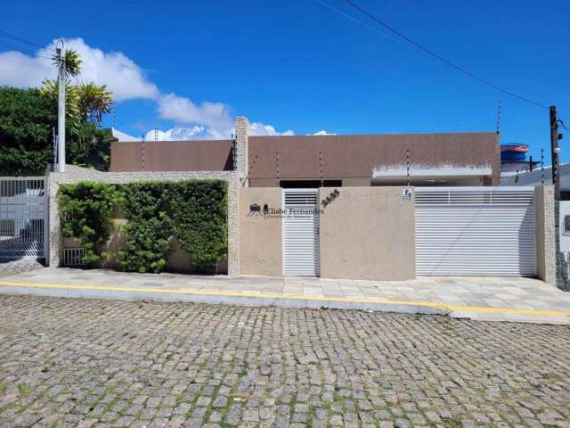 Excelente casa de rua para venda com 03 suítes, 200m² em Candelária, Natal/RN