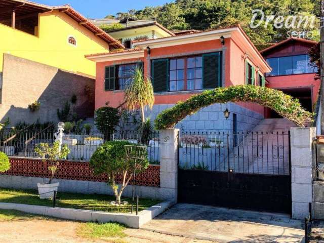 Casa com 3 dormitórios à venda, 300 m² por R$ 1.480.000,00 - Golfe - Teresópolis/RJ