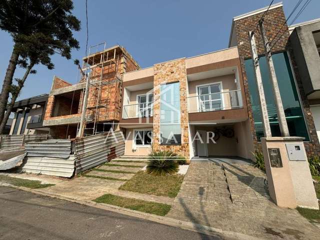 Linda casa em condomínio, mobiliada e equipada com eletrodomésticos.