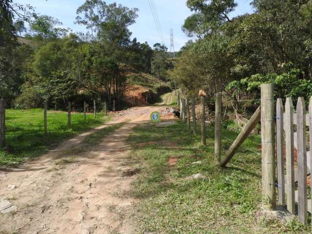 Imóvel localizado no bairro Colônia Santana em São José para quem busca sossego