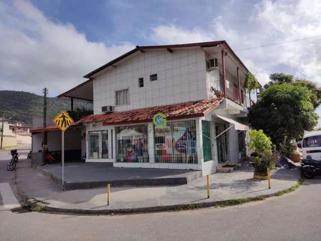 Oportunidade! Casa com ponto comercial alugado e potencial de divisão em Vargem