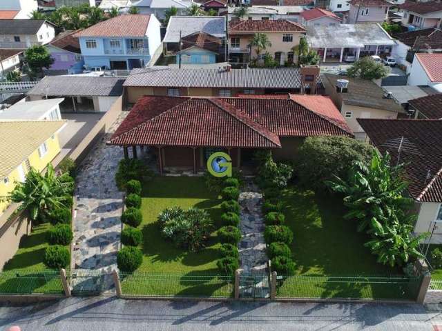 Casa a venda no bairro Fazenda Santo Antônio em São José.