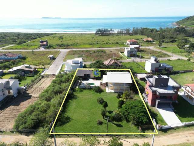 Casa à venda na praia da Gamboa em Garopaba.