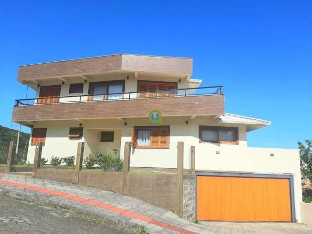 Ótima Casa à venda no Centro de Garopaba.