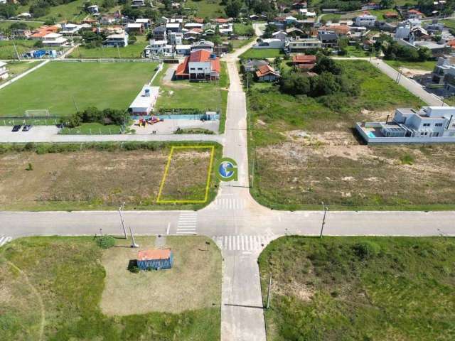 Terreno de esquina à venda no Lot. Mares de Garopaba na Praia da Gamboa!