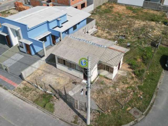 Casa de esquina a venda no Lot. Vale Verde, no bairro Bela Vista em Palhoça.