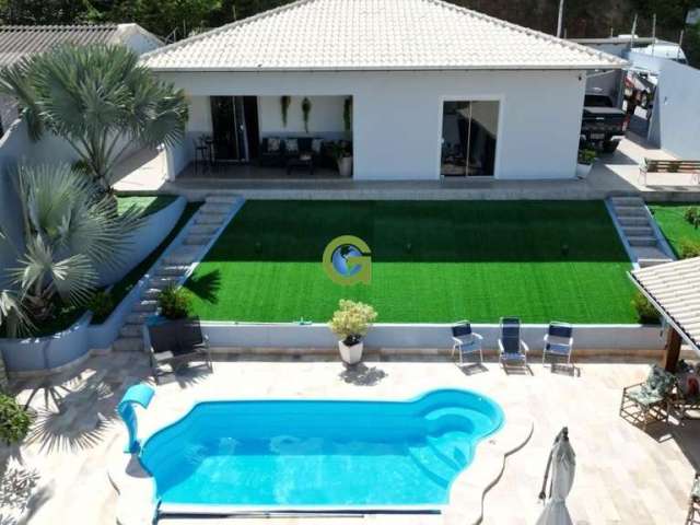 Casa à venda, porteira fechada Praia de Fora em Palhoça com piscina.