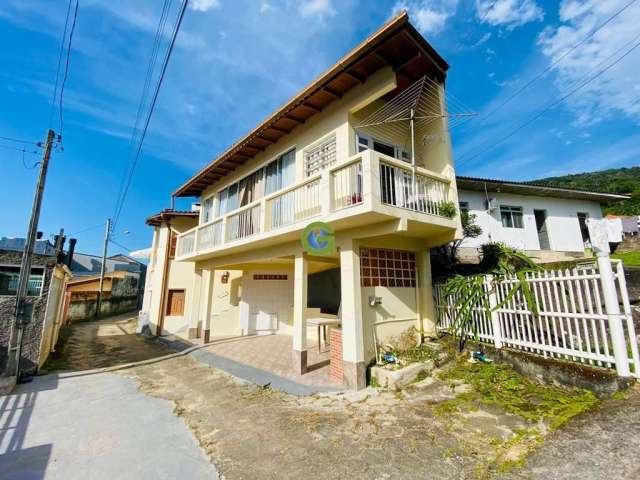 Ótima Casa Porteira Fechada à Venda na Praia da Gamboa, Garopaba!