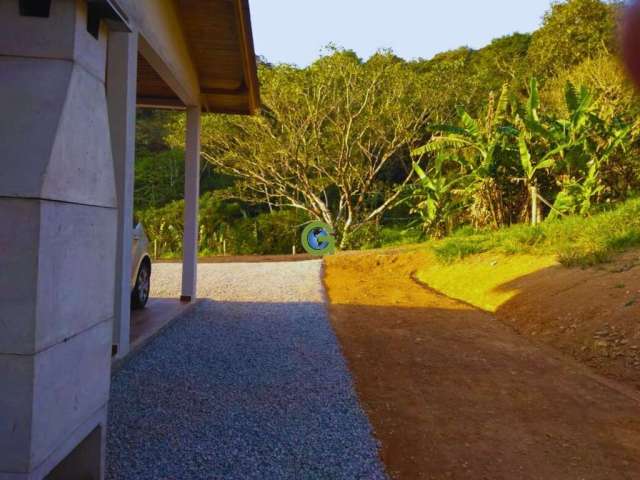 Casa Aconchegante em Amplo Terreno com Vista para as Montanhas – Paulo Lopes SC