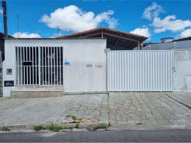 Casa em condomínio fechado na ABELARDO TARGINO DA FONSECA, Ernesto ...