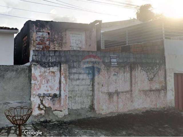 Casa em Jaguaribe 'Precisando de Restauração' (Preço Reduzido!)