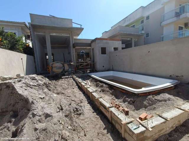 Casa para Venda em Rio das Ostras, Ouro Verde, 3 dormitórios, 1 suíte, 1 banheiro, 1 vaga