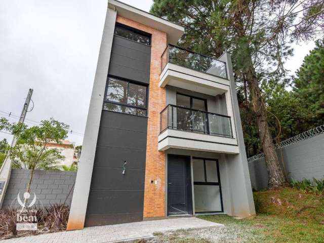 Sobrado com terraço, 3 quartos sendo 1 suíte, 2 vagas de garagem à venda por R$ 949.900 - Santa Cândida - Curitiba/PR