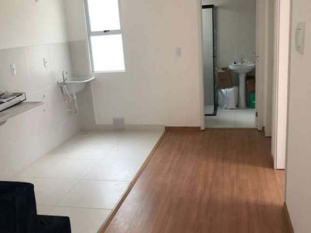 Apartamento com dois dormitórios com sacada e churrasqueira.