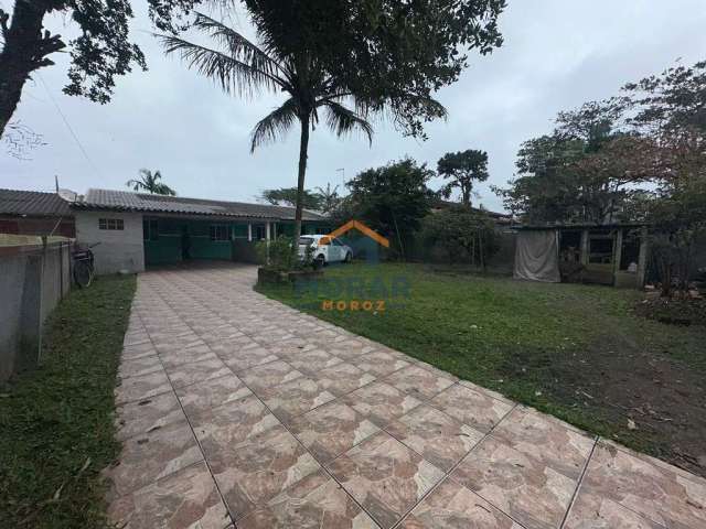 Casa com amplo espaço de  terreno Balneário Canoas