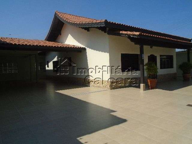 Casa isolada e com piscina no Jardim Imperador