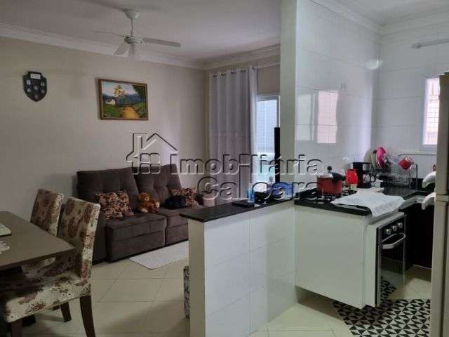 Apartamento 02 dormitórios, á 120 metros da praia!!!!