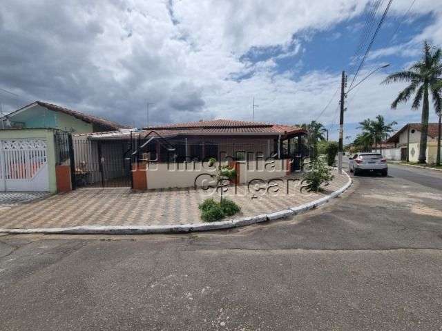 Casa com 02 dormitórios á 30 metros da praia!!!!