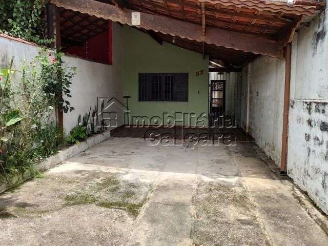 Casa com 02 dormitórios no Caiçara, á 300 metros da praia!!!