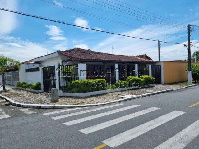 Casa com 02 dormitórios no Jardim Imperador á 400 metros da praia!!!