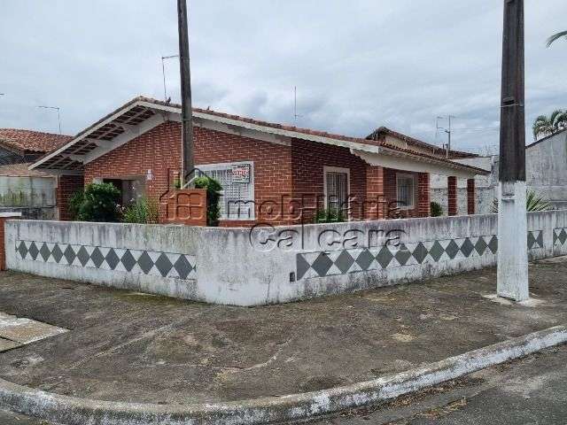 Casa com 02 dormitórios, isolada, excelente localização!!!!