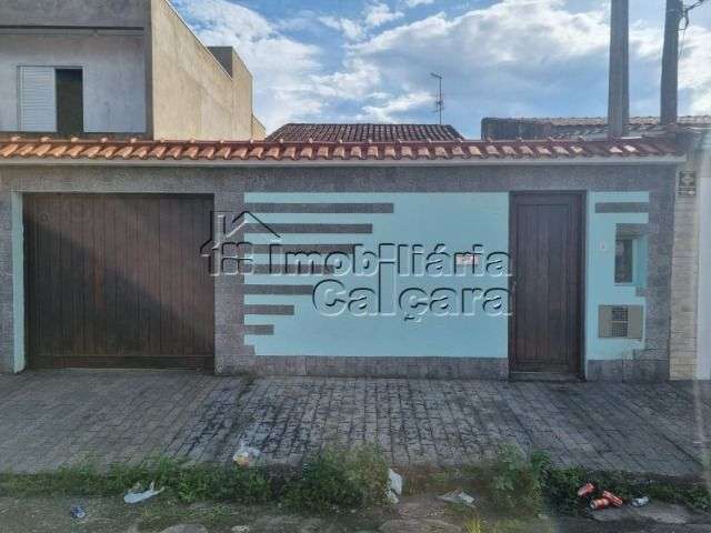 Casa com 02 dormitórios, isolada á 500 metros da praia!!!