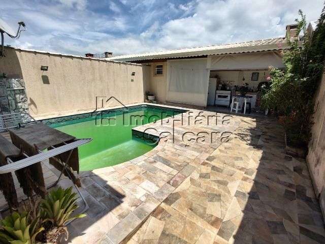 Casa com 03 dormitórios no Caiçara com piscina!!!!