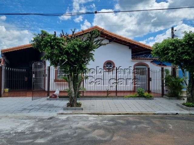 Casa no Jardim Imperador com 02 dormitórios, á 300 metros da praia!!!