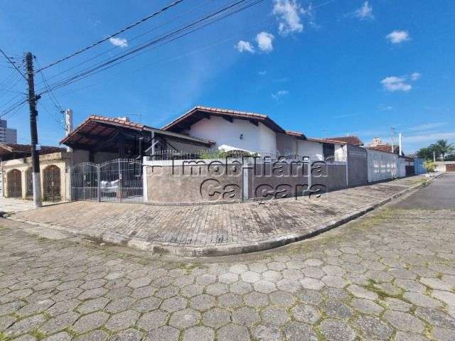 Casa com 03 dormitórios no Caiçara á 100 metros da praia!!!