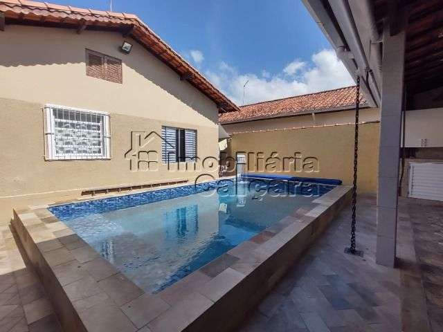 Casa com 02 dormitórios, com piscina aquecida, no Jardim Imperador!!!