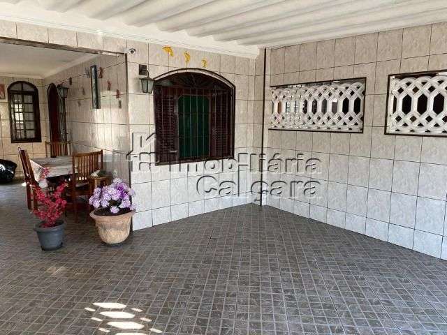 Casa com 02 dormitórios, no Jardim Imperador á 600 metros da praia!!!