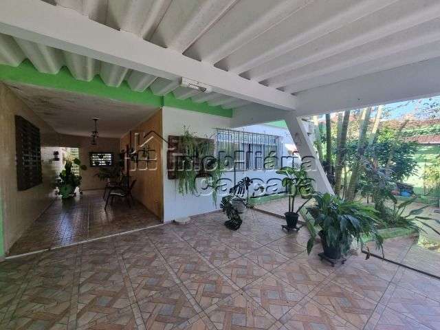 Casa com 03 dormitórios no Caiçara á 200 metros da praia!!!