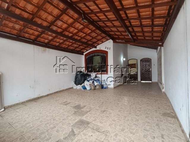 Linda casa á venda no bairro Jardim Imperador