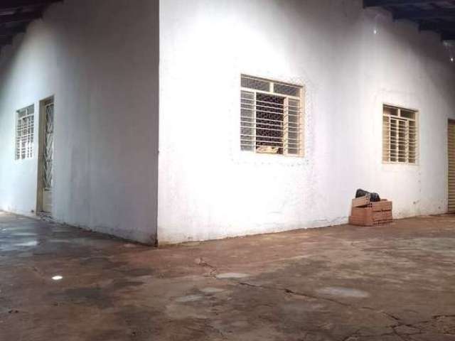 Casa no Setor Faiçalville-Goiânia!  3 Quartos ! Com quintal !