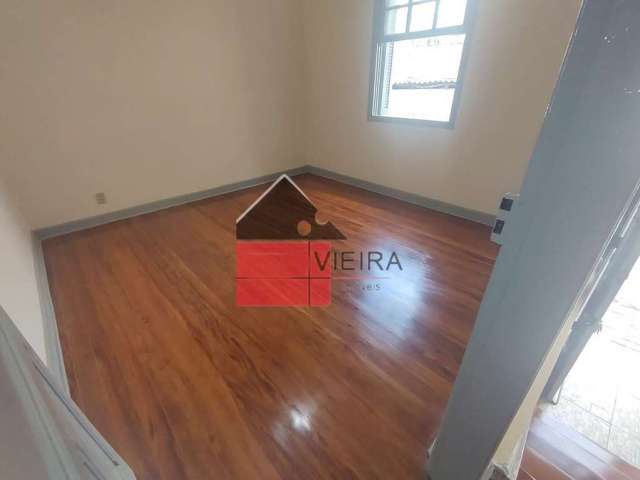 Ótima  casa de vila à venda no Cambuci com 1 dormitório e uma vaga de garagem, 60m2 R$ 375.000,00,