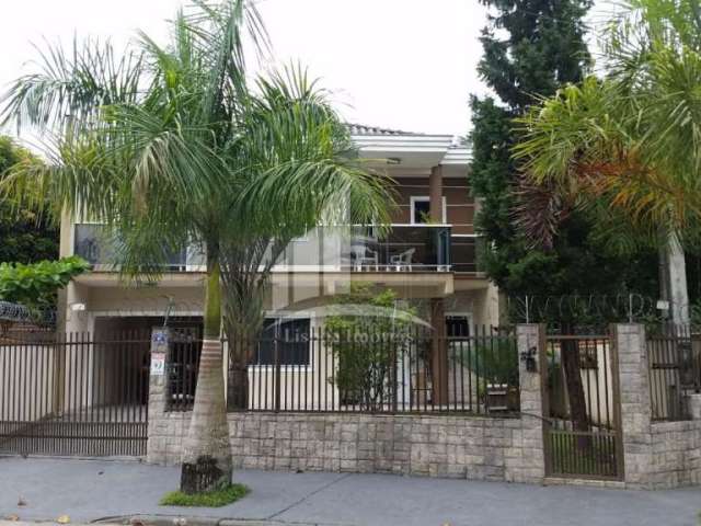 Sobrado de alto padrão com piscina no bairro Santo Antônio !!