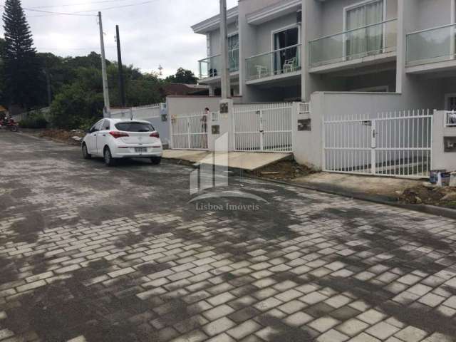 Sobrado geminado no bairro João Costa