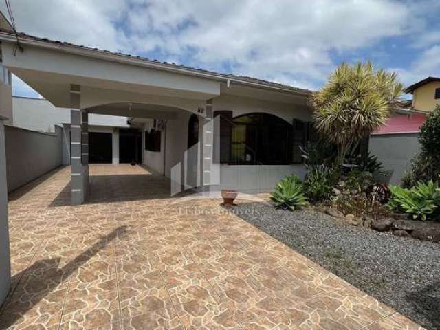 Casa à venda com 3 quartos no bairro Iririú!