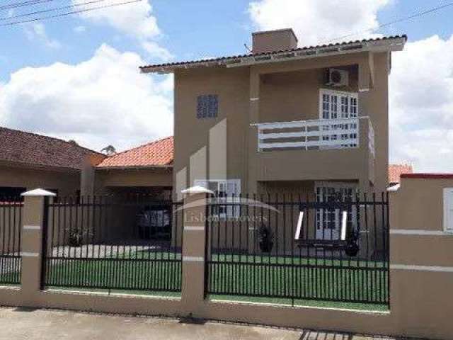 Belo sobrado mobiliado, com edícula e piscina a venda no bairro Vila Nova !!