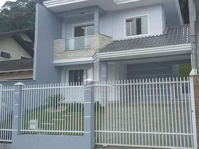 Sobrado geminado no bairro Glória!