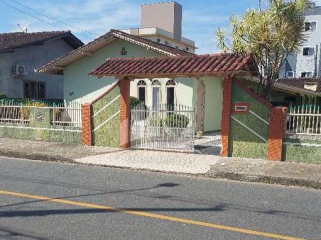 Casa com 04 Quartos a venda no bairro Iririú !!